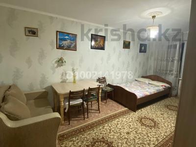 1-комнатная квартира · 42 м² · 2/5 этаж, мкр Казахфильм 8 — Исиналиева за 15 000 〒 в Алматы, Бостандыкский р-н