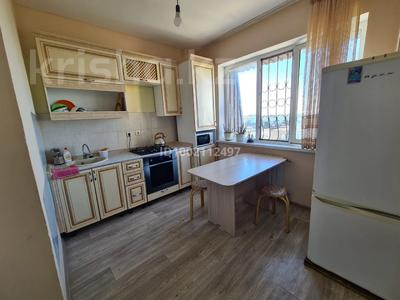 2-комнатная квартира · 63.1 м² · 6/6 этаж, Баймуханова 41 А — Привокзальный остановканың арты за 180 000 〒 в Атырау, мкр Привокзальный-5