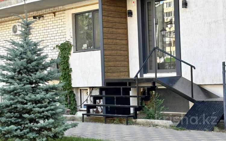 Салоны красоты · 50 м² за 300 000 ₸ в Уральске, мкр Женис — фото 2