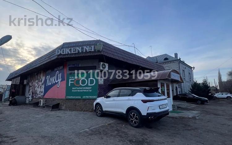 Отдельный дом · 6 комнат · 300 м² · 5 сот., Ешекеева 37/39 — Каюма мухамедханова за 520 млн 〒 в Семее — фото 2