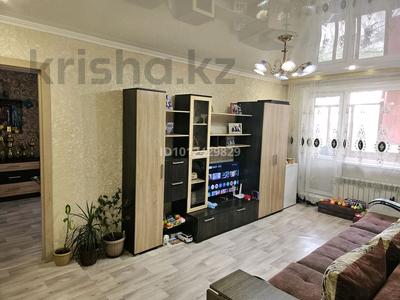 3-комнатная квартира · 63 м² · 2/5 этаж, Майкудук, Майкудук, 16й микрорайон 47 за 15 млн ₸ в Караганде, Алихана Бокейханова р-н