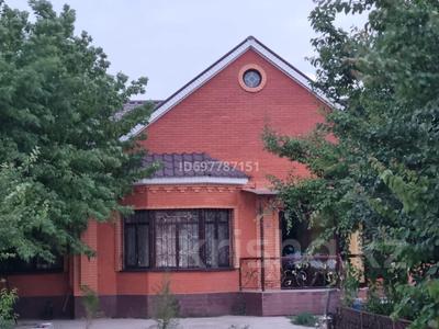 Продажа домов и дачи в Атырауской обл.: Отдельный дом · 4 комнаты · 238 м² · 9 сот., мкр Ракуша, Сопыш Хасанова 125 за 50 млн 〒 Отдельный дом · 4 комнаты · 238 м² · 9 сот., мкр Ракуша, Сопыш Хасанова 125 за 50 млн 〒 в Атырау