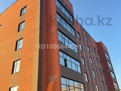 4-комнатная квартира · 115.4 м² · 1/5 этаж, Посмакова 64 — Дулатова 89, район ЦУМа, сладкая жизнь, прокуратура за ~ 55.4 млн 〒 в Семее