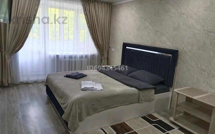 1-комнатная квартира · 50 м² · 2/5 этаж, Чернышевского за 10 000 〒 в Темиртау — фото 2