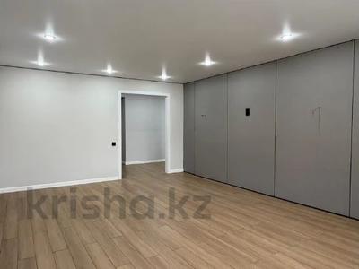 2-бөлмелі пәтер · 82.9 м² · 10/10 қабат, Алтын орда ш/а., Санкибай Батыра пр-т, бағасы: 34 млн ₸ в Актобе, мкр. Алтын орда