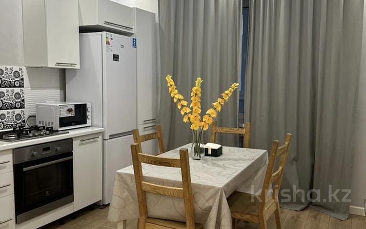 1-комнатная квартира · 55 м² · 9/9 этаж, Жарбосынова 71 за 13 000 ₸ в Атырау — фото 2