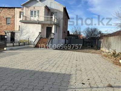 Часть дома · 4 комнаты · 230 м² · 300 сот., Казанбаева 5а 4 — На 91 квартале за МЖК за 110 млн ₸ в Жезказгане