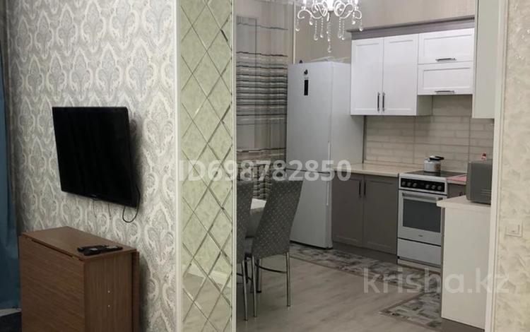 2-комнатная квартира, 70 м², 6/10 этаж помесячно, Кумисбекова 8 — Сейфуллина за 250 000 〒 в Астане, Сарыарка р-н — фото 2