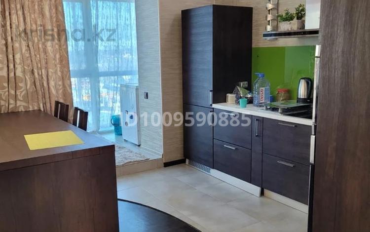 3-бөлмелі пәтер · 76 м² · 4/5 қабат, Набережная 64, бағасы: 300 000 ₸ в Щучинске — фото 2