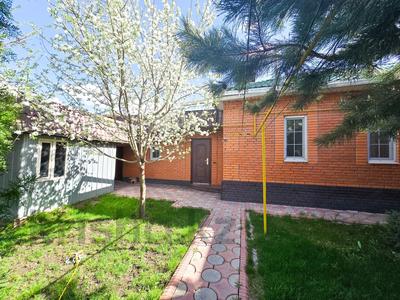 Продажа домов и дачи в Жетысу обл.: Отдельный дом · 5 комнат · 140 м² · 8 сот., Жамбыла 183 за 58 млн 〒 Отдельный дом · 5 комнат · 140 м² · 8 сот., Жамбыла 183 за 58 млн 〒 в Талдыкоргане