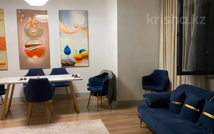 2-бөлмелі пәтер · 72 м² · 10/14 қабат, мкр. Самал-3 15, бағасы: 85 млн ₸ в Алматы, Медеуский р-н — фото 2