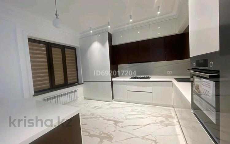 5-комнатная квартира · 260 м² · 3/3 этаж, 7А мкр 12 за 147 млн 〒 в Актау — фото 25