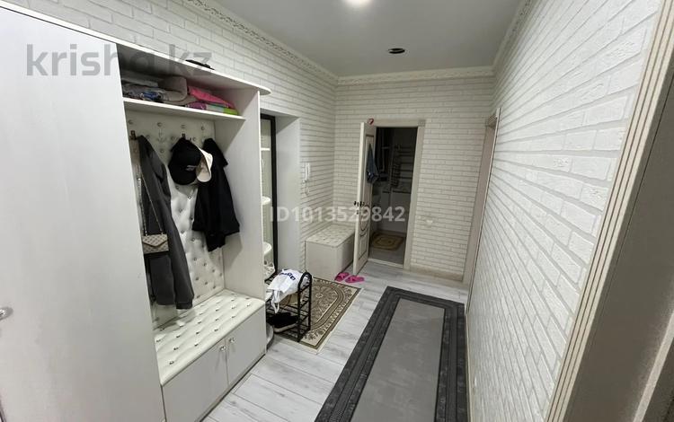 2-бөлмелі пәтер · 60.4 м² · 3/5 қабат, Айтеке би, бағасы: 22 млн ₸ в Актобе, мкр. Курмыш — фото 2