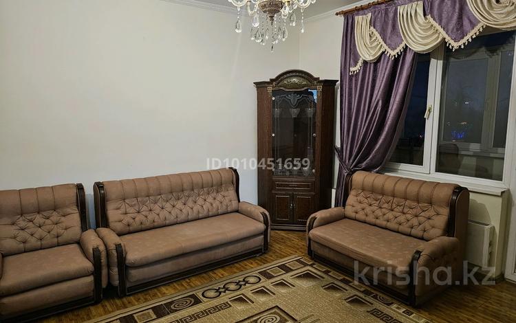 2-бөлмелі пәтер · 70 м² · 4/9 қабат, Абдуллиных 56 — Толе би угол Абдуллиных, бағасы: 65 млн ₸ в Алматы, Медеуский р-н — фото 2