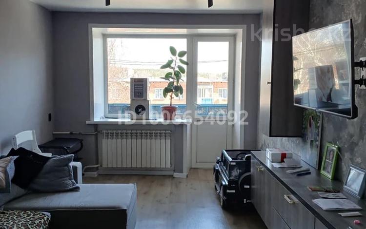 3-комнатная квартира · 60.5 м² · 5/5 этаж, 4 микрорайон 15 — Возле супермаркета «Казахстан» за 14.5 млн ₸ в Риддере — фото 2
