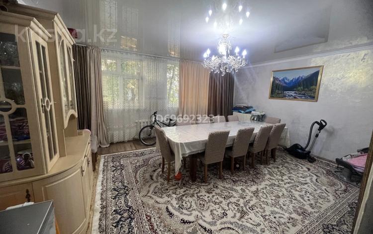 4-комнатная квартира, 86 м², 1/5 этаж, Абая 127А