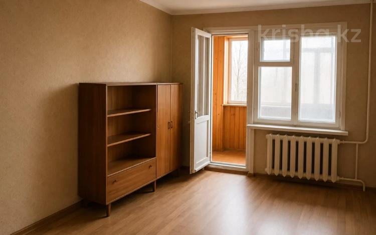 3-бөлмелі пәтер · 61 м² · 3/5 қабат, Майкудук, 15й микрорайон, бағасы: 12 млн ₸ в Караганде, Алихана Бокейханова р-н — фото 2