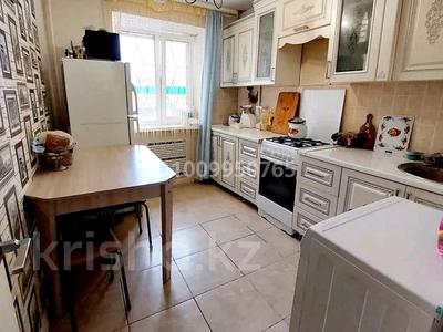 4-комнатная квартира · 80 м² · 2/9 этаж, мкр Омега, Захарова 3 — Пешехода за 21 млн ₸ в Уральске
