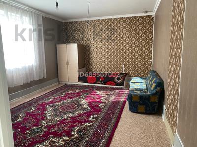 1-комнатный дом помесячно, 62 м², С.Азим 83 а — Адырбекова за 100 000 〒 в Шымкенте, Аль-Фарабийский р-н