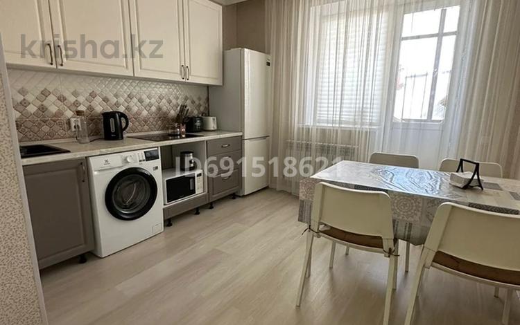 1-комнатная квартира, 37 м², 2/9 этаж, А-92 5 — Байтурсынова