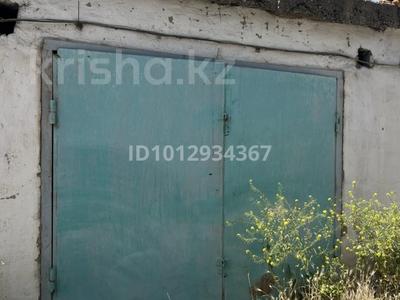 Гараж · 12 м² · мкр Аса — Сзади 10-мкр, напротив 17-дома (разделяет улица Санырак Батыр), бағасы: 1 млн ₸ в Таразе