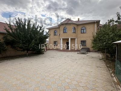 Аренда домов или дач в Атырауской обл.: Отдельный дом · 7 комнат · 350 м², мкр Нурсая, Габдиева 32 — На пересечении улицы Габдиева и Елорда за 2.4 млн 〒 Отдельный дом · 7 комнат · 350 м², мкр Нурсая, Габдиева 32 — На пересечении улицы Габдиева и Елорда за 2.4 млн 〒 в Атырау