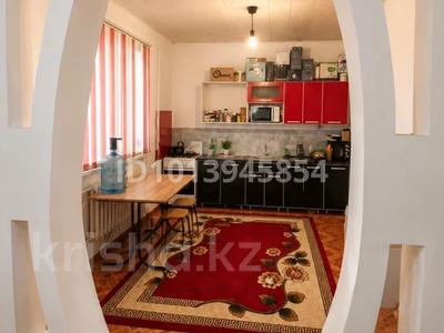 Отдельный дом · 5 комнат · 180 м² · 10 сот., Рахат-2 15-көше — Матжанби за 16 млн ₸ в Жанаозен