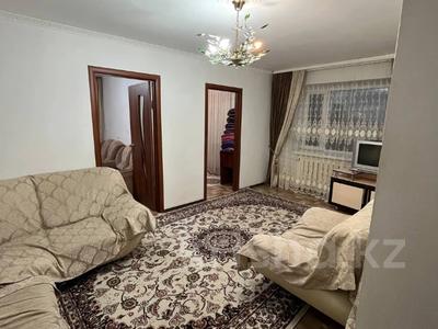 4-комнатная квартира · 63 м² · 2/5 этаж, Майкудук, 15й микрорайон 8 за 13.5 млн ₸ в Караганде, Алихана Бокейханова р-н