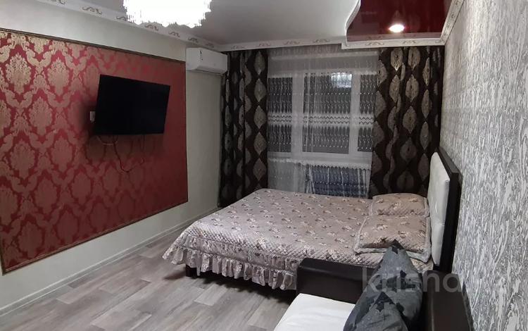 1-комнатная квартира, 35 м², 3/5 этаж по часам, Лермонтова 91 за 1 000 〒 в Павлодаре — фото 4