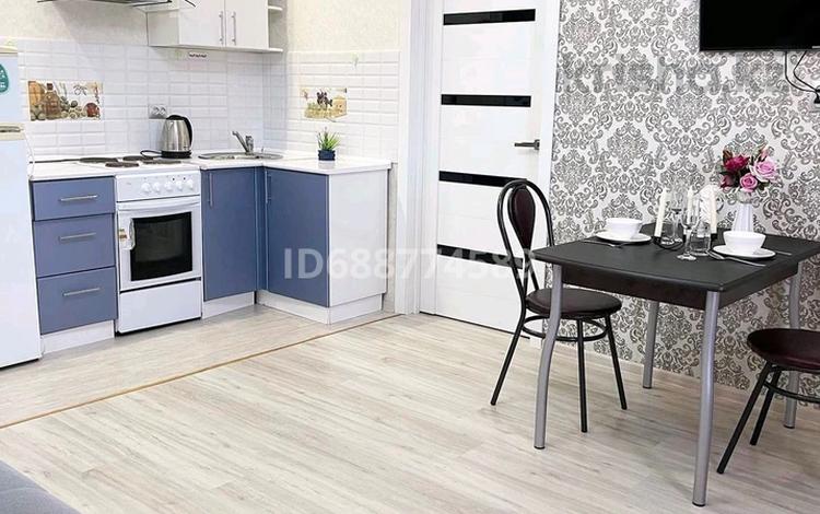 1-комнатная квартира · 100 м² · 13/16 этаж, мкр 4, Сырым датова 32/2 за 15 000 ₸ в Уральске — фото 2