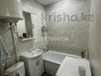 3-комнатная квартира · 55.8 м² · 5/5 этаж, Майкудук, 17й микрорайон 41 — супермаркет Южный за 14 млн 〒 в Караганде, Алихана Бокейханова р-н