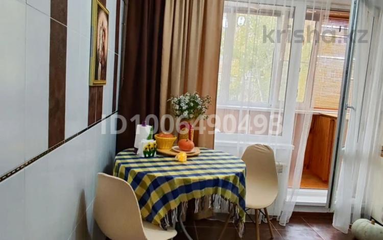 2-комнатная квартира · 51.3 м² · 3/9 этаж, 4 микрорайон 17 — Около маг.Хозяюшка, сзади Торгового за 22.5 млн ₸ в Аксае — фото 2