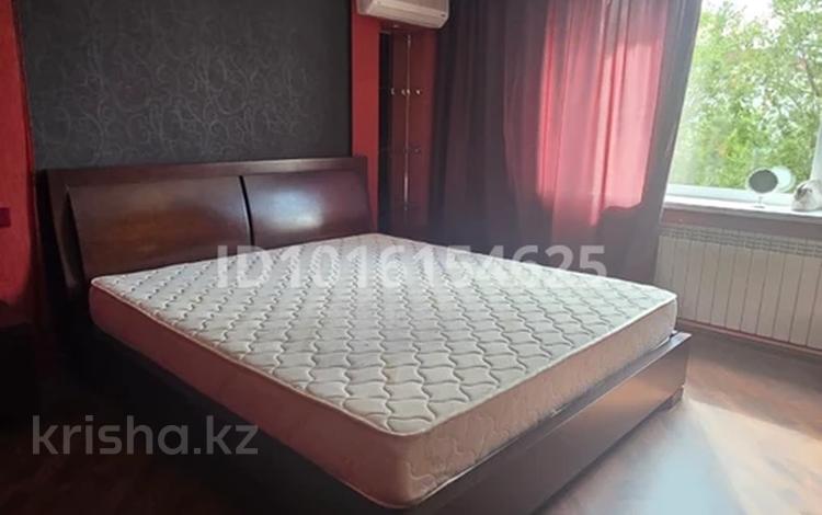 2-комнатная квартира · 55 м² · 3/10 этаж, мкр Юго-Восток, Строителей 11/1 за 250 000 ₸ в Караганде, Казыбек би р-н — фото 2