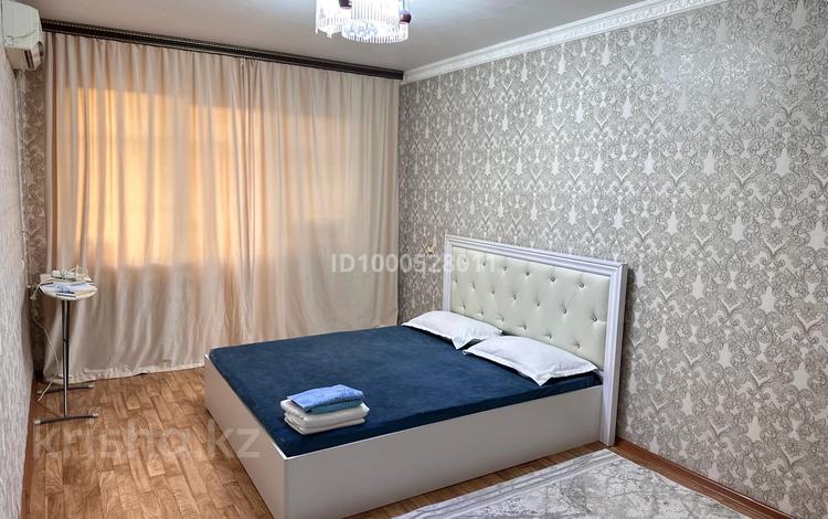 1-комнатная квартира · 50 м² · 1/5 этаж, мкр 5, Абилхайрхан 67 б — Стадион-Молдагулова-ДСК-Таксим кафе за 10 000 〒 в Актобе — фото 2