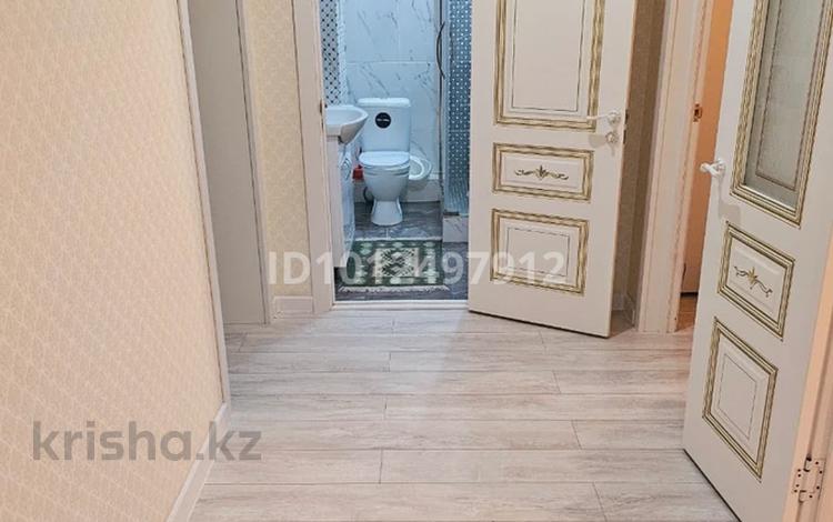 2-бөлмелі пәтер · 65 м² · 1/5 қабат, мкр. Алтын орда, Батыс 2 340, бағасы: 25.5 млн ₸ в Актобе — фото 2