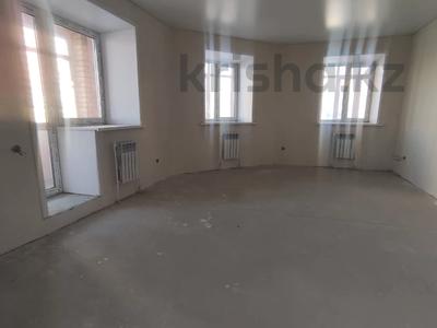 4-комнатная квартира · 122.3 м² · 4/9 этаж, Толстого за 46.5 млн 〒 в Костанае