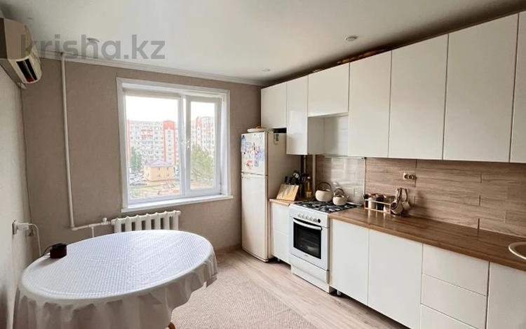 3-бөлмелі пәтер · 67 м² · 6/9 қабат, 12 ш/а., бағасы: 24 млн ₸ в Актобе, мкр 12 — фото 12