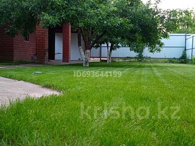 Отдельный дом · 4 комнаты · 120 м² · 5 сот., Светлая — Магистральная, маг. Ассорти, Мичурино за 44.9 млн ₸ в Уральске
