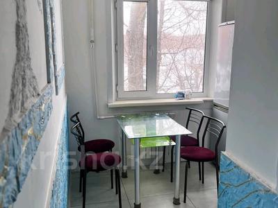2-комнатная квартира · 46 м² · 2/5 этаж, Майкудук, Майкудук, 15й микрорайон за 11 млн ₸ в Караганде, Алихана Бокейханова р-н