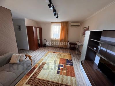1-бөлмелі пәтер · 40 м² · 1/1 қабат, Азаттык 74/2, бағасы: 180 000 ₸ в Атырау, мкр Жилгородок