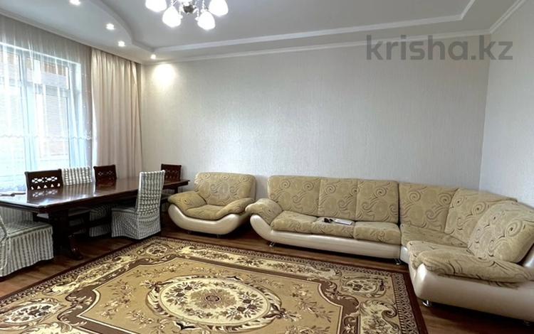 3-комнатная квартира, 148 м², 10/14 этаж помесячно, 10-й мкр 1