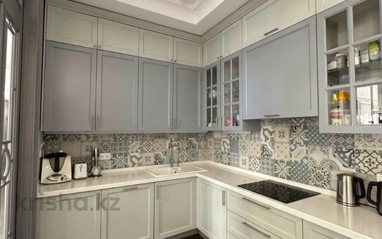 4-комнатная квартира · 165 м² · 6/10 этаж, Кабанбай Батыра 15 — ТОРГ за 166 млн ₸ в Алматы, Алмалинский р-н — фото 9