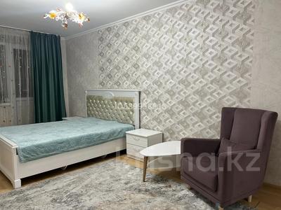 1-комнатная квартира, 40 м², 5/9 этаж посуточно, Шакарима — Дулатова 145 за 10 000 〒 в Семее