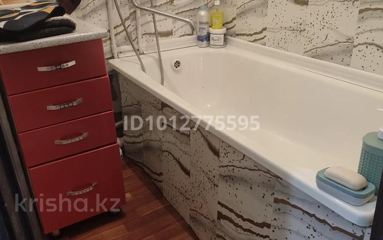 2-комнатная квартира · 40.9 м² · 1/5 этаж, Майкудук, 13й микрорайон 25 за 110 000 ₸ в Караганде, Алихана Бокейханова р-н — фото 5