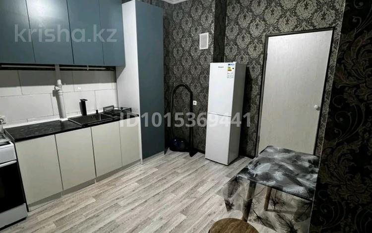 1-комнатная квартира · 45 м² · 3/5 этаж, мкр Асар-2 за 130 000 ₸ в Шымкенте, Абайский р-н — фото 2