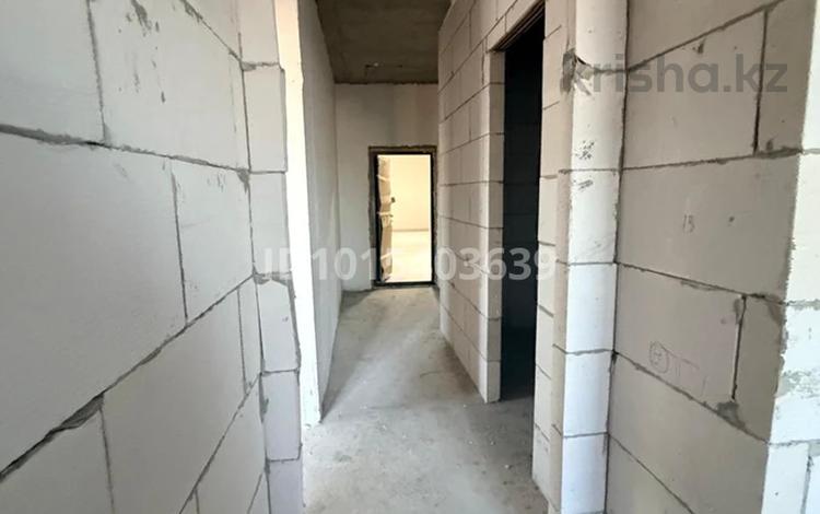 2-комнатная квартира · 67.7 м² · 12 этаж, мкр Городской Аэропорт, 139-й учетный квартал ст2 — Ашимова за 26 млн ₸ в Караганде, Казыбек би р-н — фото 2