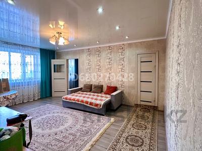 2-комнатная квартира · 55 м² · 1/4 этаж, Жансугурова — Биржан сал за 10 000 ₸ в Талдыкоргане