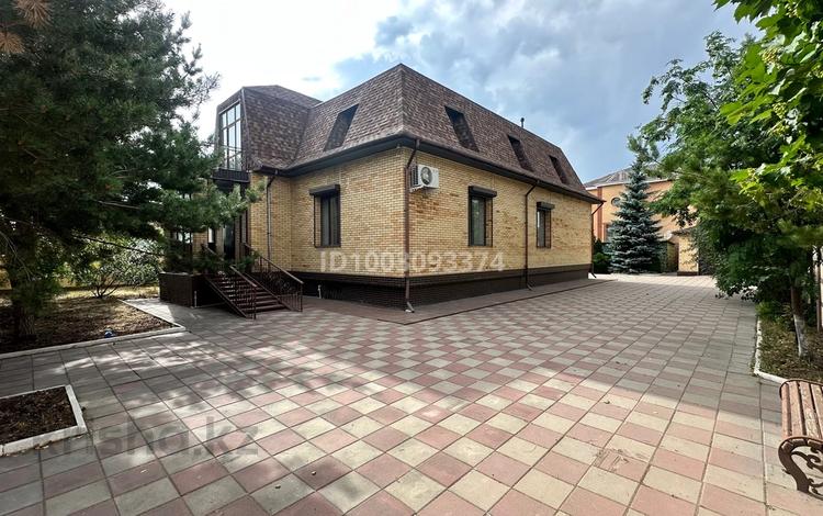 Отдельный дом · 5 комнат · 540 м² · 12 сот., мкр Кунгей за 127 млн 〒 в Караганде, Казыбек би р-н — фото 2
