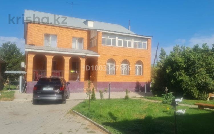 Отдельный дом · 8 комнат · 365 м² · 15 сот., Жангозина 26 — Находиться возле ЦОН за 126 млн 〒 в Каскелене — фото 2