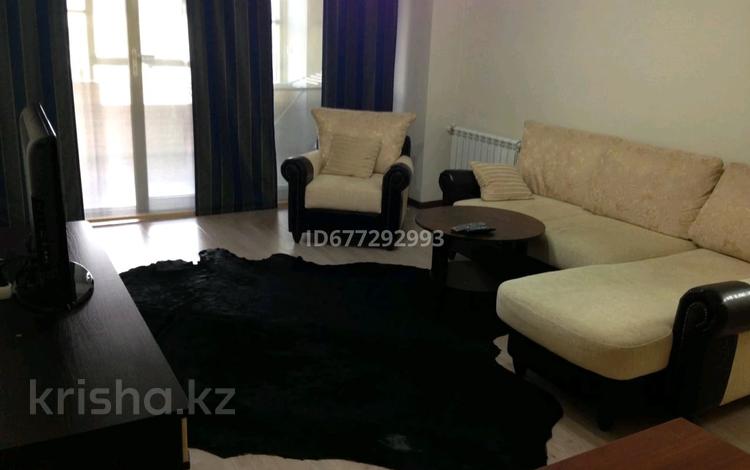 2-бөлмелі пәтер · 82 м² · 4/9 қабат, проспект Каныш Сатпаев 60, бағасы: 300 000 ₸ в Атырау — фото 2